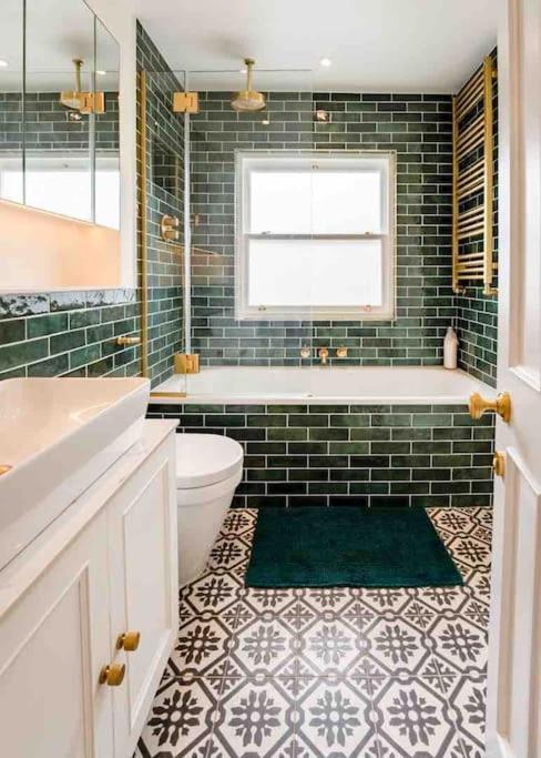 Whole House, Ensuite & Garden, 3 Bedrooms Hébergement de vacances Londres